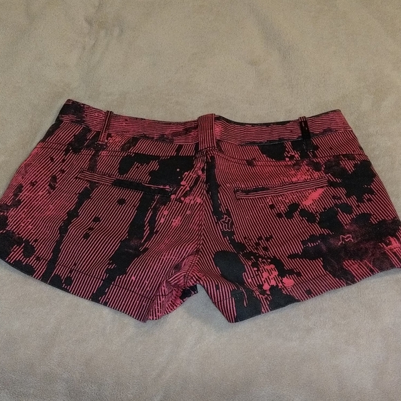 Fun and wild shorts! - Picture 2 of 3